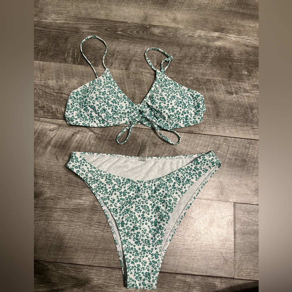 SOLD! Shein Bikini! Size Medium! 💚🤍
